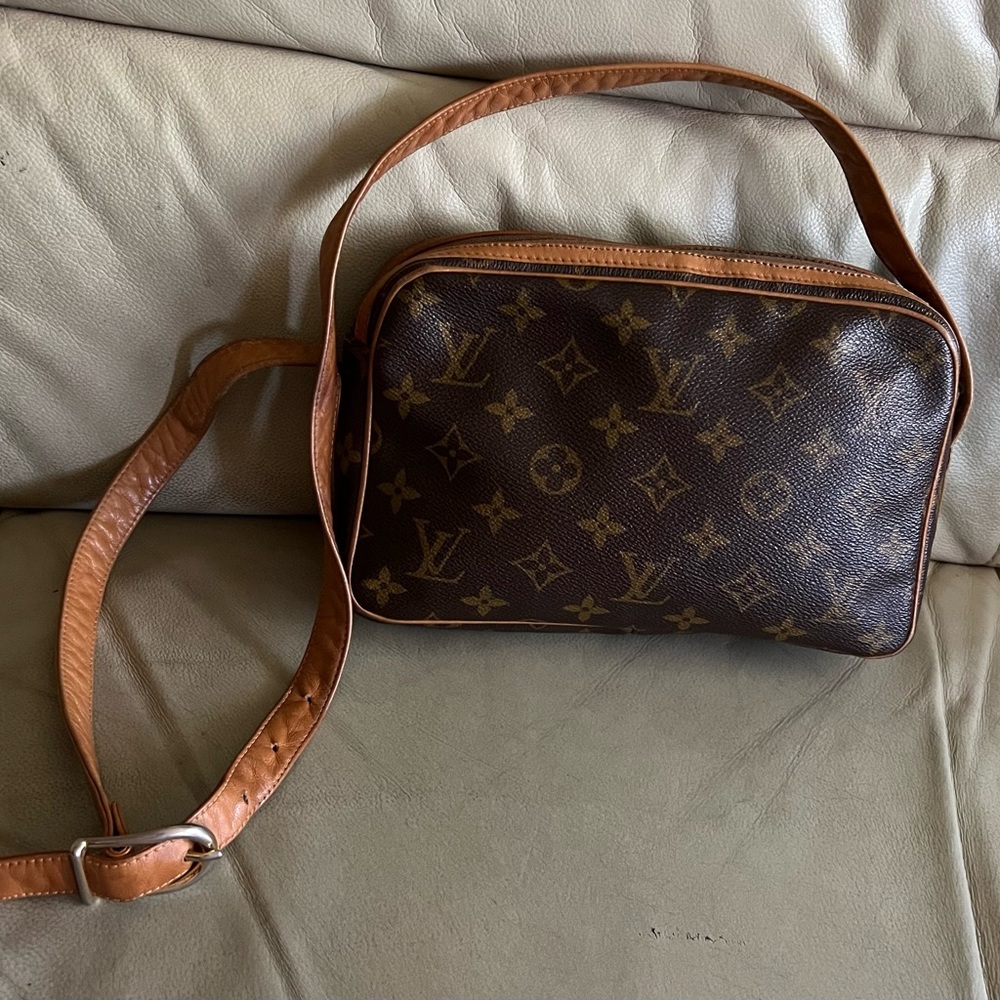 VINTAGE LOUIS VUITTON FRENCH COMPANY USA LIMITED MONOGRAM LV SHOULDER BAG